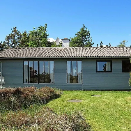 Two-bedroom Holiday In 31 *